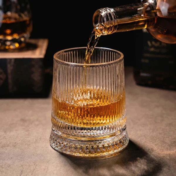 Veluzzi® Rotating Whiskey Glass