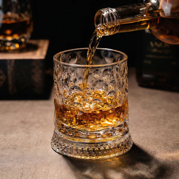 Veluzzi® Rotating Whiskey Glass