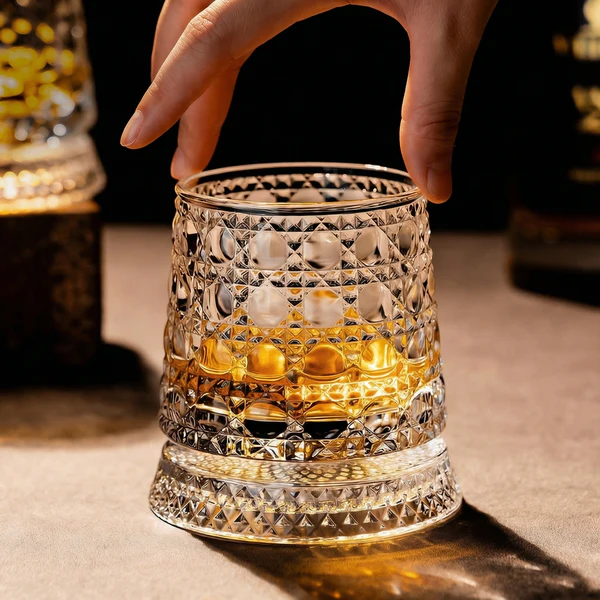 Veluzzi® Rotating Whiskey Glass